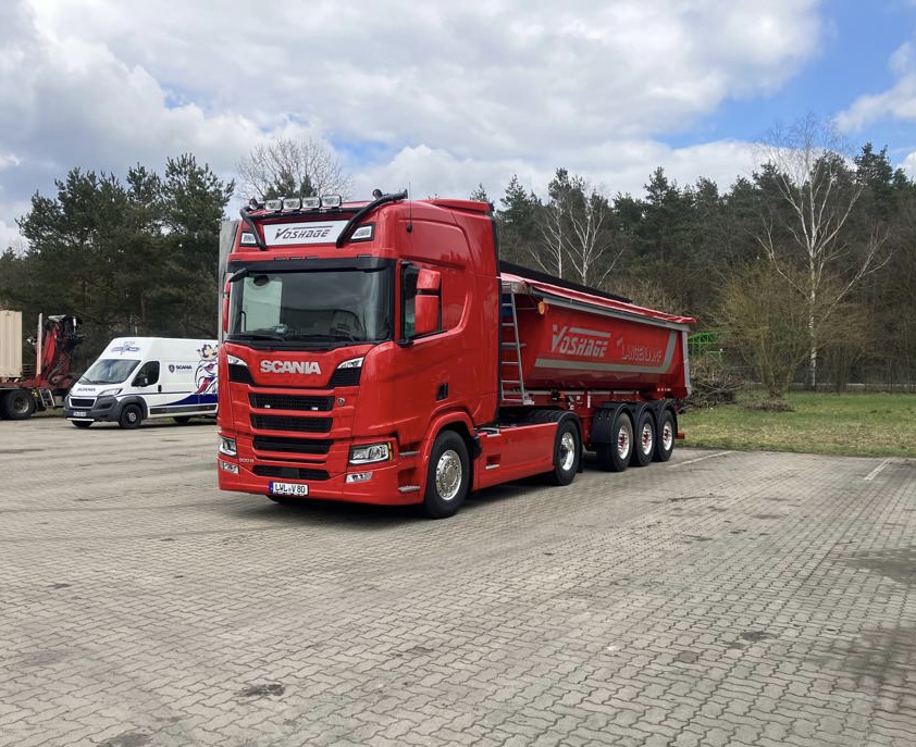 Scania auf dem Hof